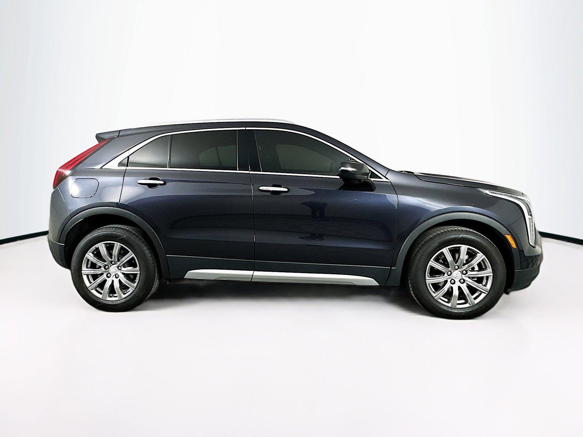 Used 2023 Cadillac XT4 Premium Luxury image 10