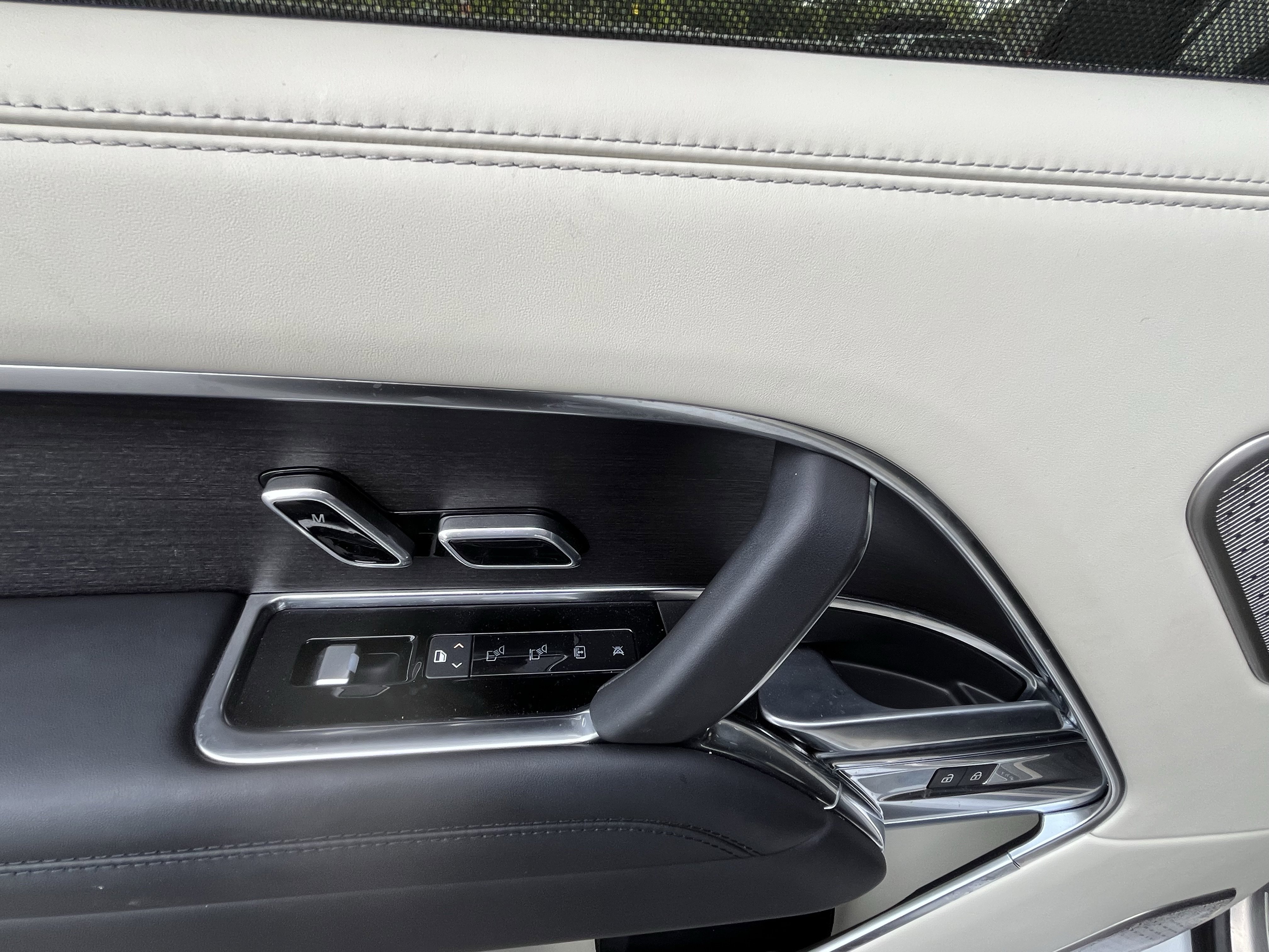 Certified 2024 Land Rover Range Rover Long Wheelbase Autobiography image 25