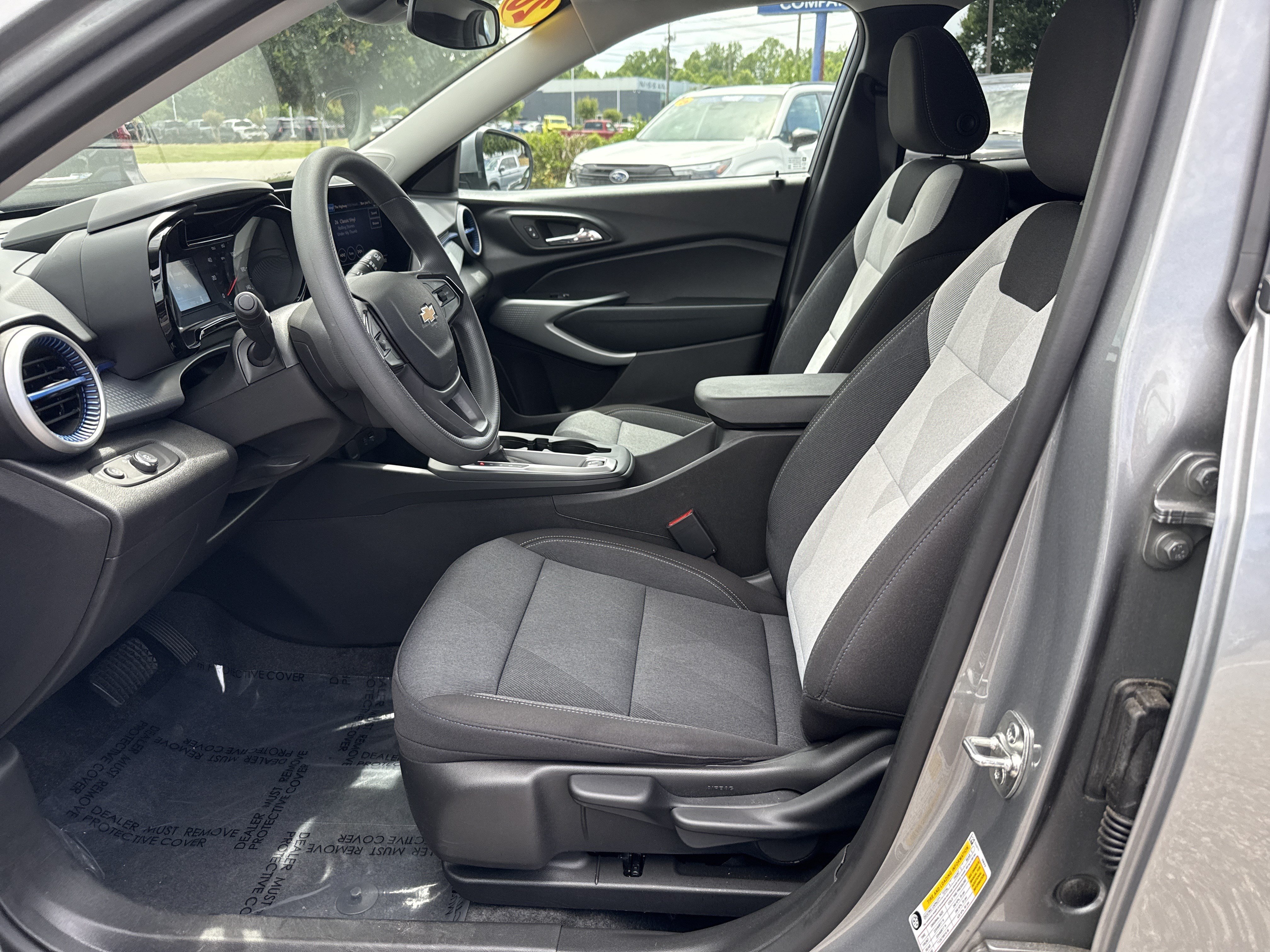 Used 2026 Chevrolet Trax LS w/ LS Convenience Package FWD image 16