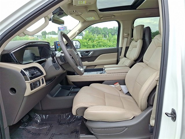 Used 2024 Lincoln Navigator Reserve image 11