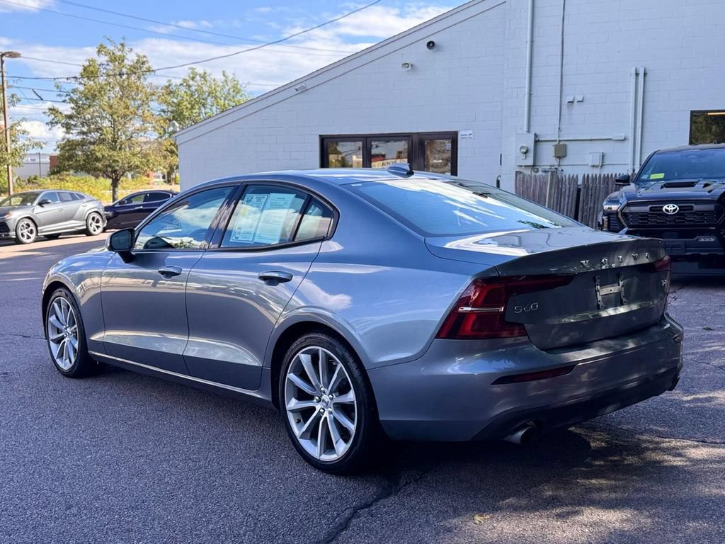 Used 2021 Volvo S60 T6 Momentum AWD/4WD image 4
