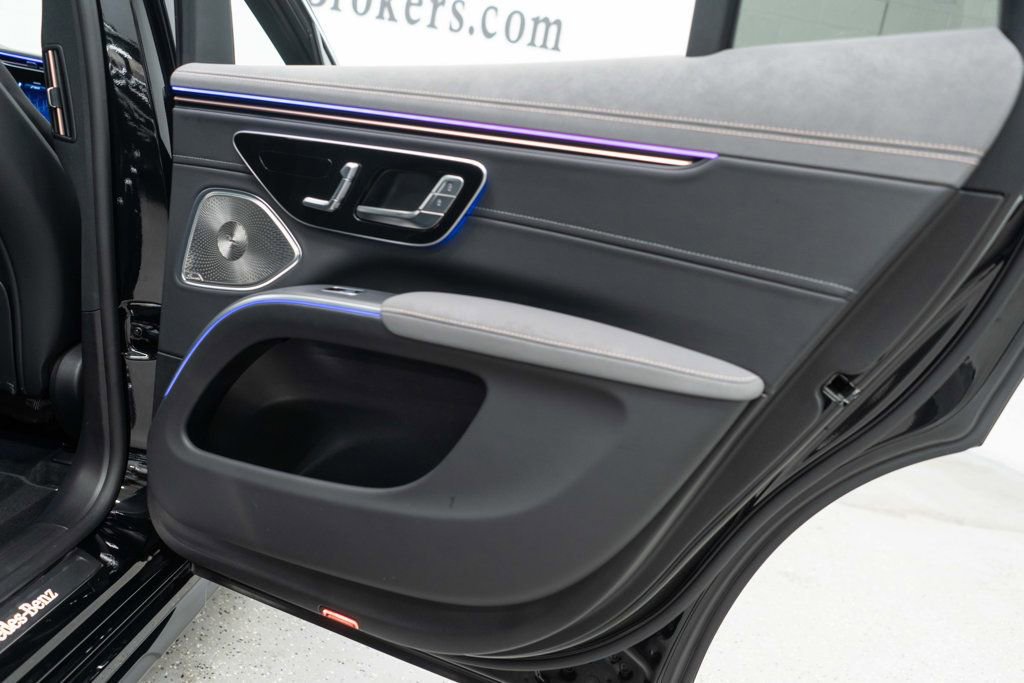 Used 2023 Mercedes-Benz EQS 580 4MATIC SUV w/ Exclusive Trim Package image 36