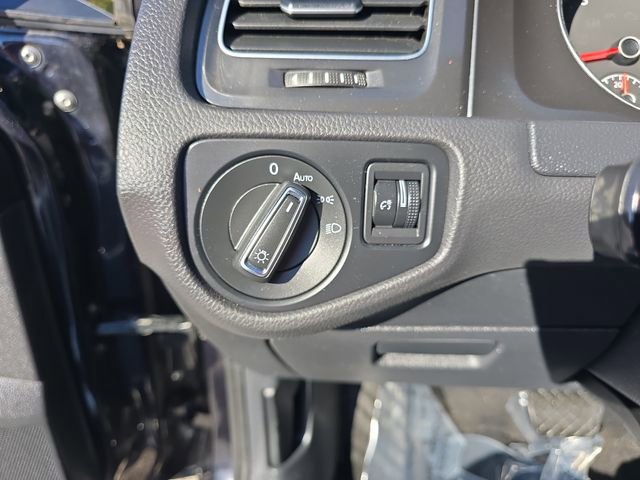 Used 2020 Volkswagen Golf 4-Door image 19