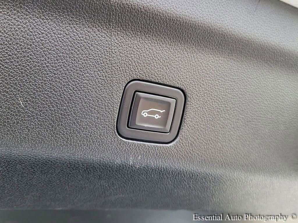 Used 2023 Chevrolet Suburban Premier image 27