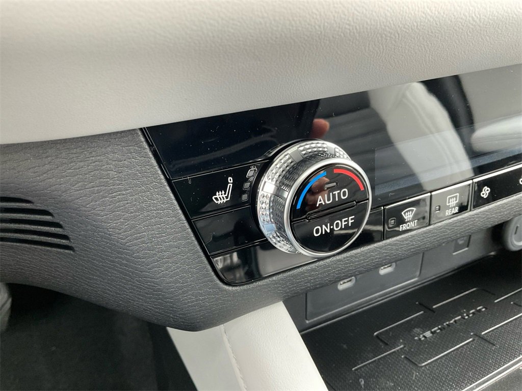 New 2025 Mitsubishi Outlander SE image 27