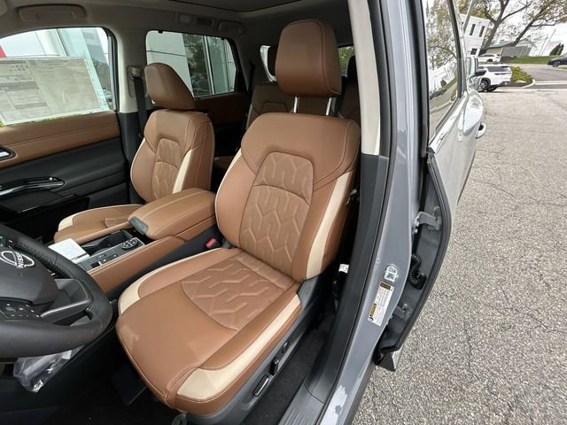 New 2026 Nissan Pathfinder Platinum w/ Cargo Package AWD/4WD image 11