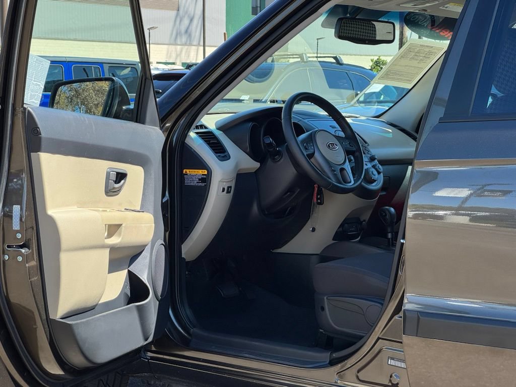 Used 2010 Kia Soul ! FWD image 9
