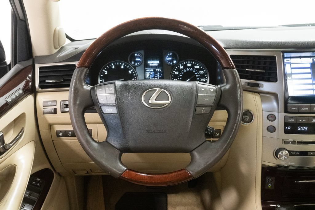 Used 2015 Lexus LX 570 4WD w/ Luxury Package image 13