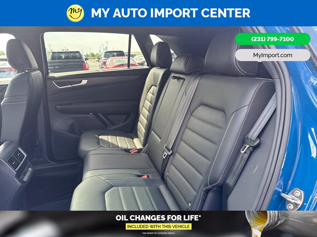 Used 2025 Volkswagen Atlas Cross Sport SEL R-Line AWD/4WD image 25