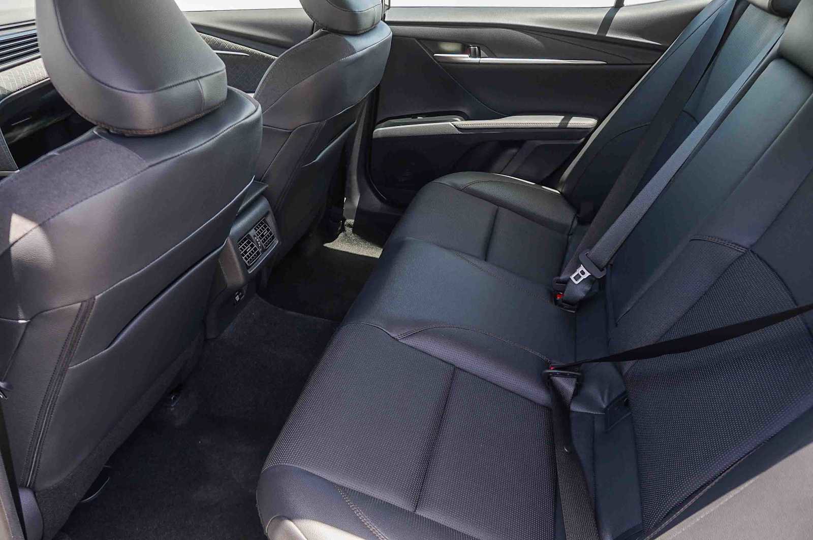 Used 2026 Toyota Camry XLE w/ Premium Package FWD image 22