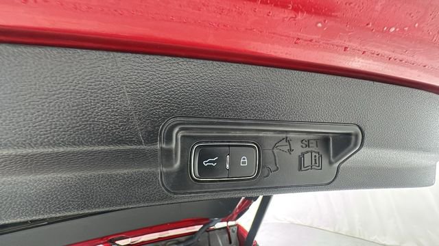Used 2022 Ford Explorer Limited w/ Class IV Trailer Tow Package AWD/4WD image 17