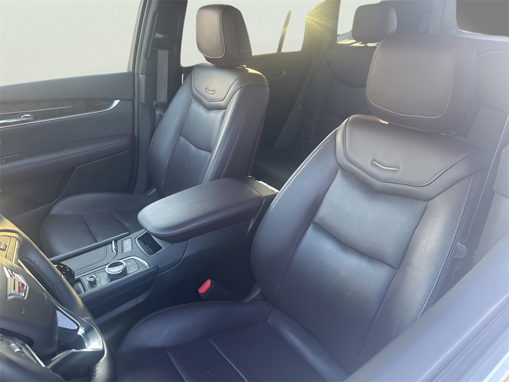 Used 2021 Cadillac XT6 Premium Luxury image 16