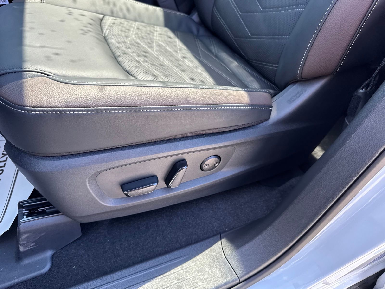 New 2025 Nissan Pathfinder Platinum w/ Cargo Package image 17