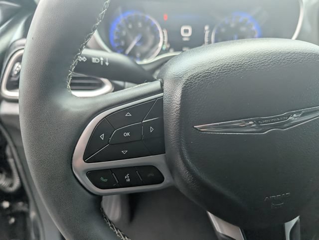 Used 2025 Chrysler Pacifica Select FWD image 17