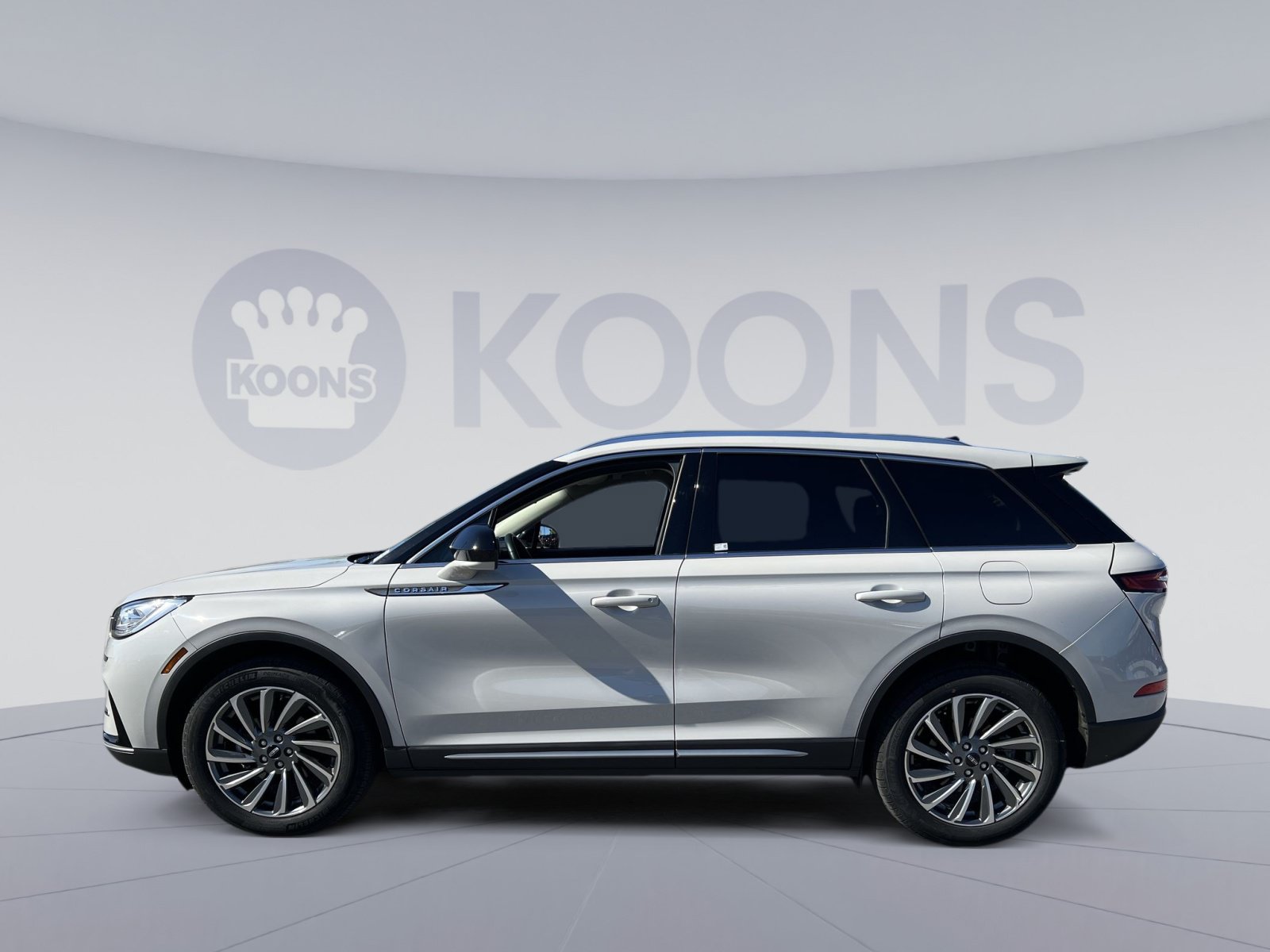 Used 2023 Lincoln Corsair Reserve FWD image 2