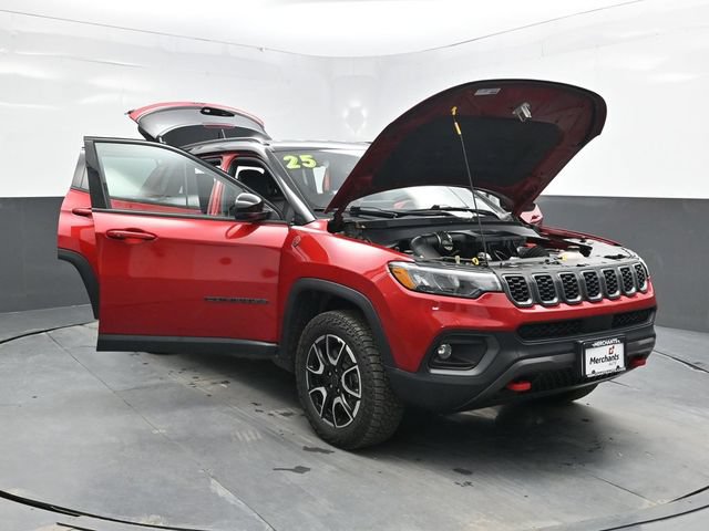 Used 2025 Jeep Compass Trailhawk AWD/4WD image 45