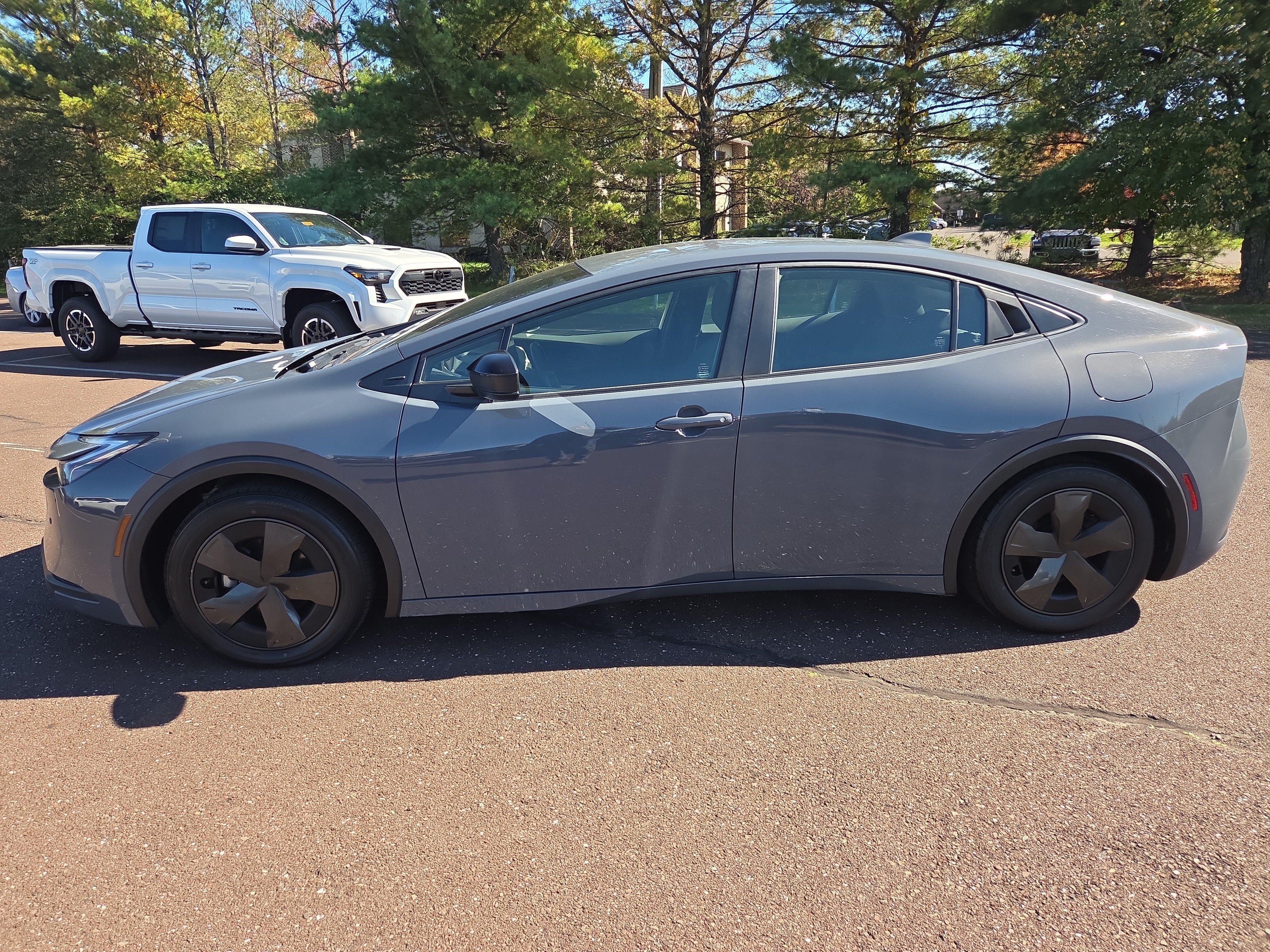 Certified 2025 Toyota Prius LE FWD image 6