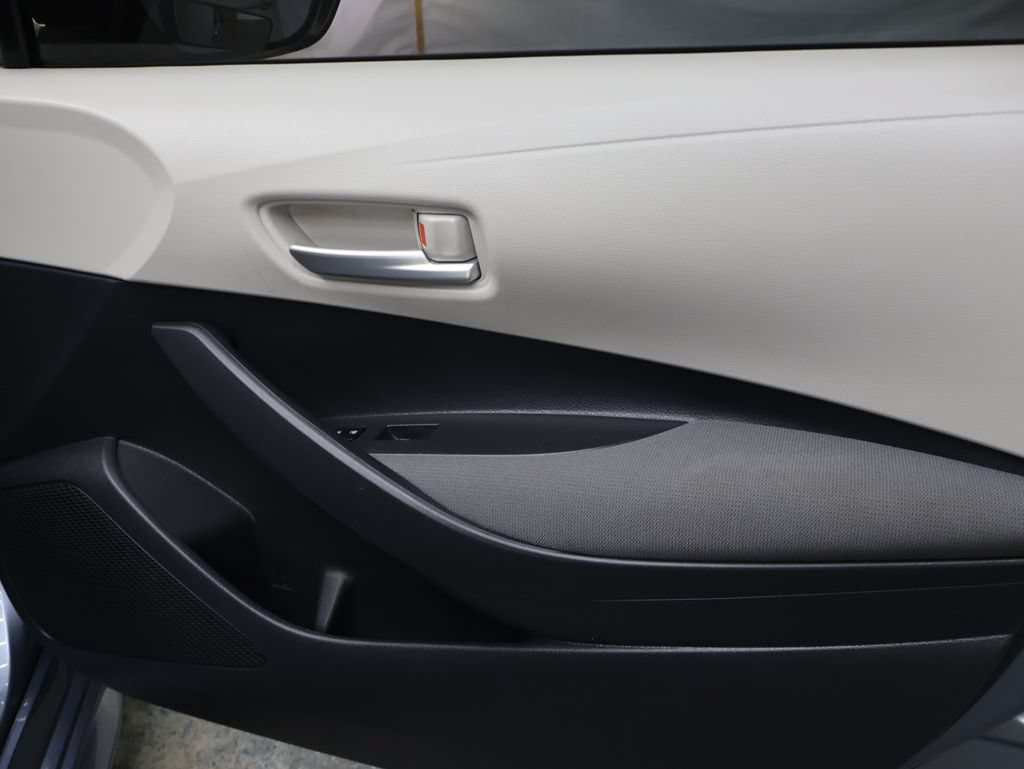 Used 2020 Toyota Corolla LE FWD image 11