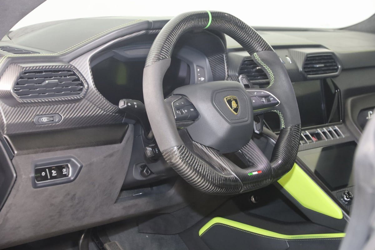 Used 2022 Lamborghini Urus AWD/4WD image 48