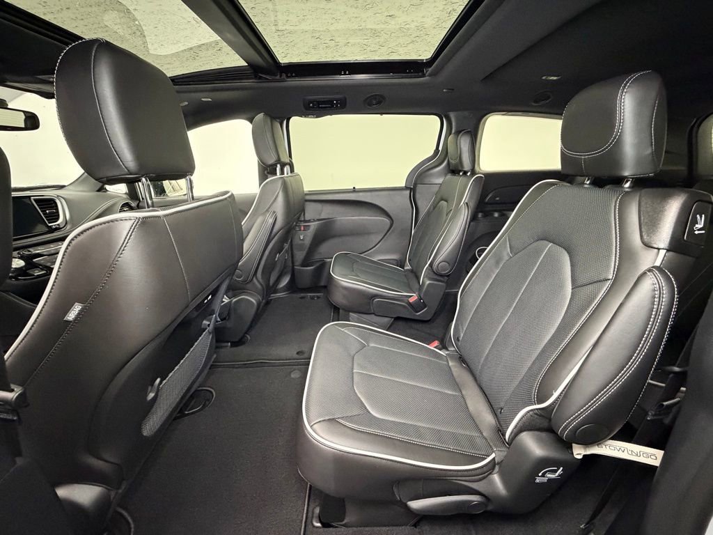 New 2026 Chrysler Pacifica Limited FWD image 5