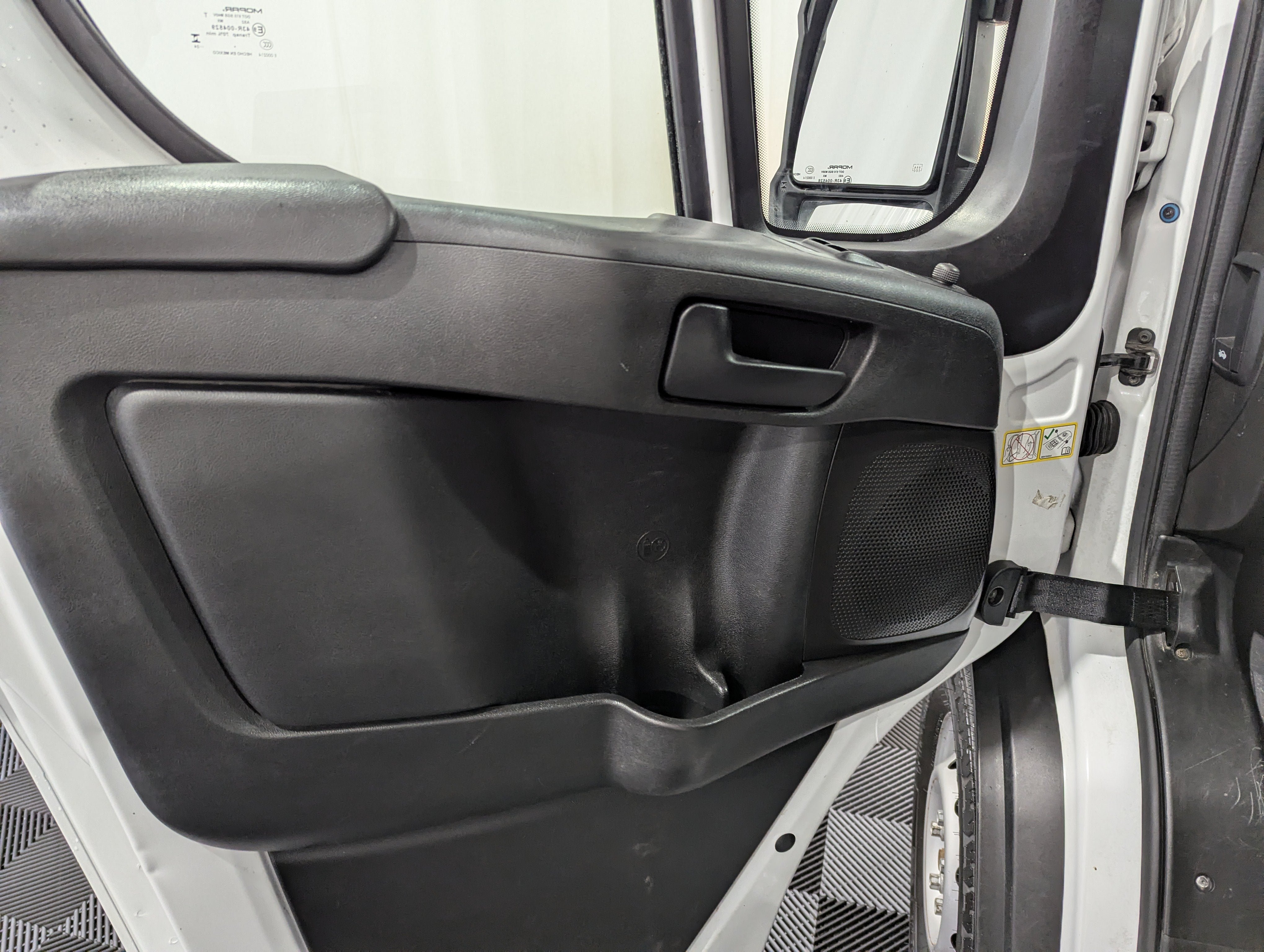 Used 2024 RAM ProMaster 2500 w/ Convenience Group FWD image 16
