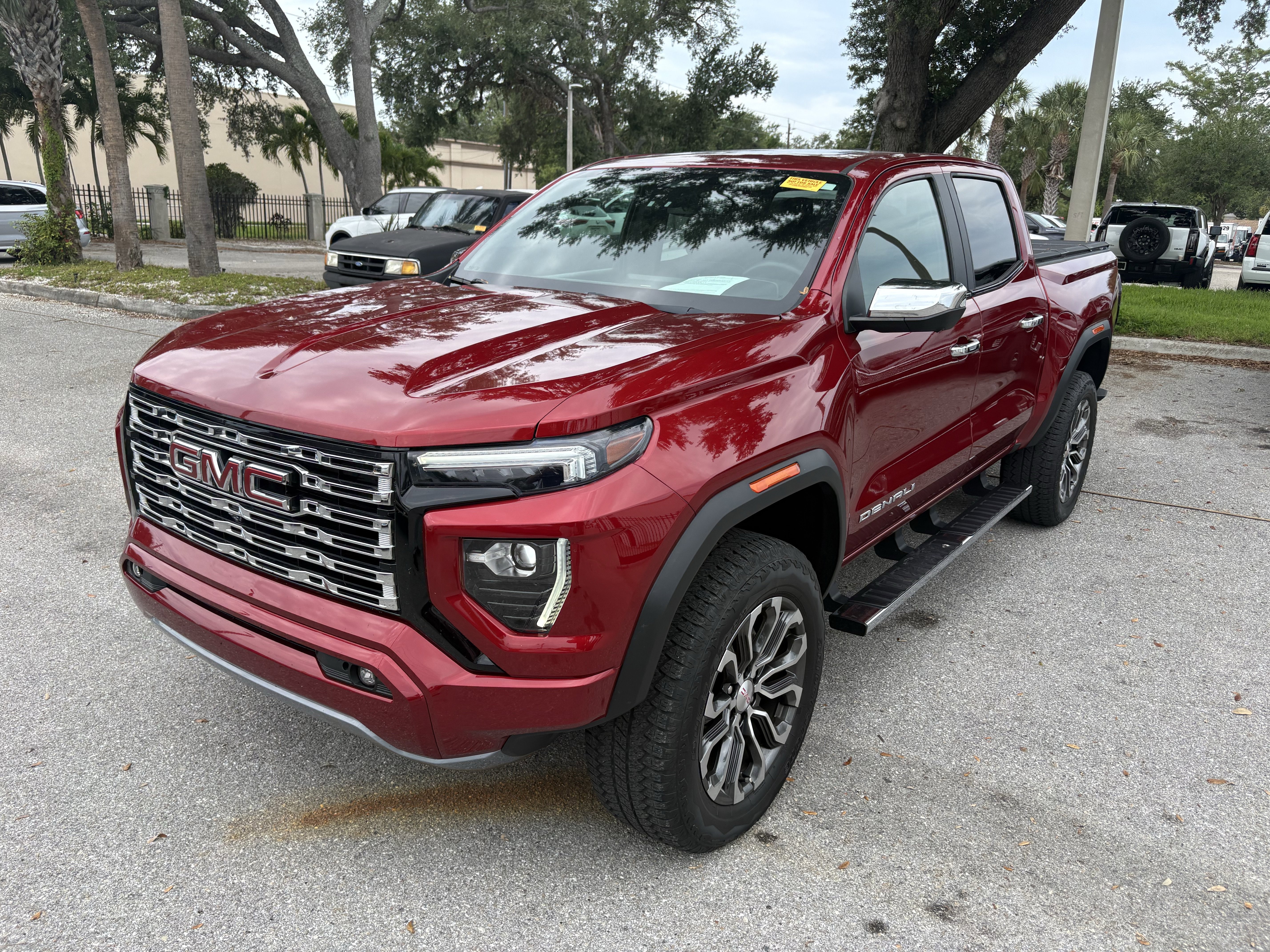 Used 2023 GMC Canyon Denali AWD/4WD image 3