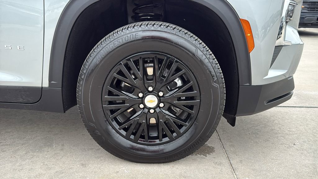 Used 2026 Chevrolet Traverse LT FWD image 34