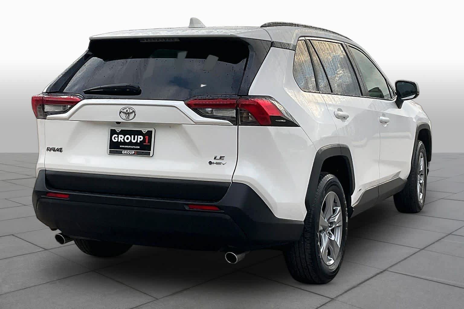 Used 2025 Toyota RAV4 LE AWD/4WD image 13