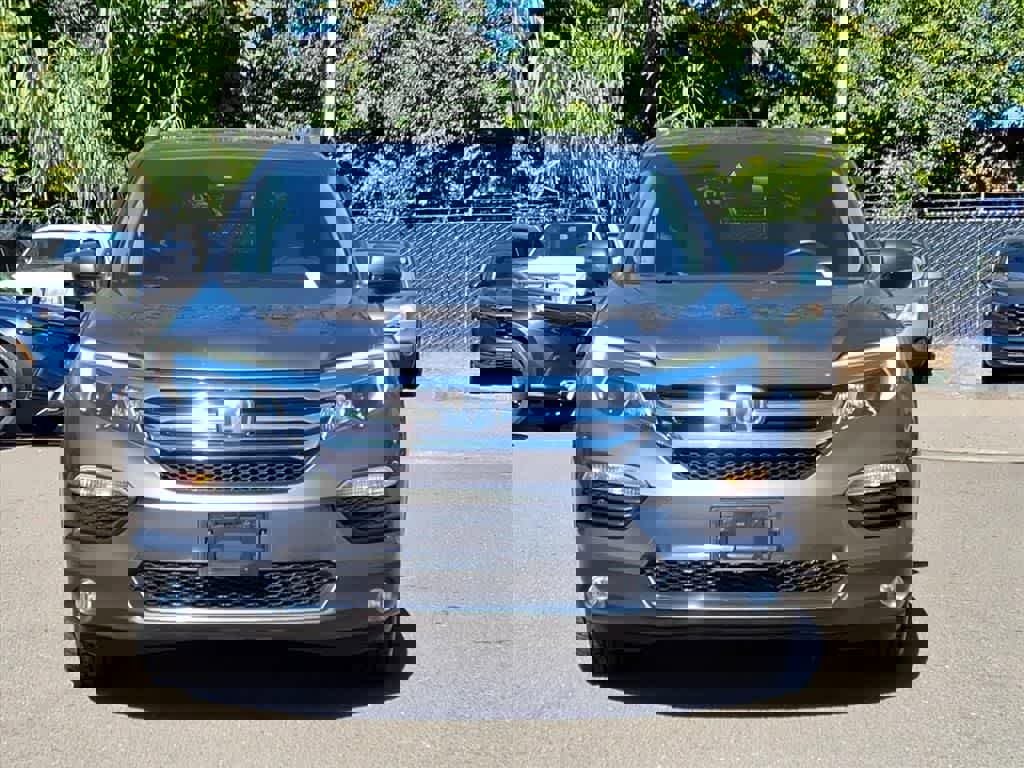 Used 2017 Honda Pilot Touring image 2