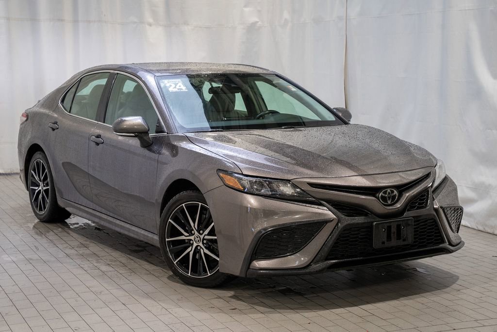 Used 2024 Toyota Camry SE image 1