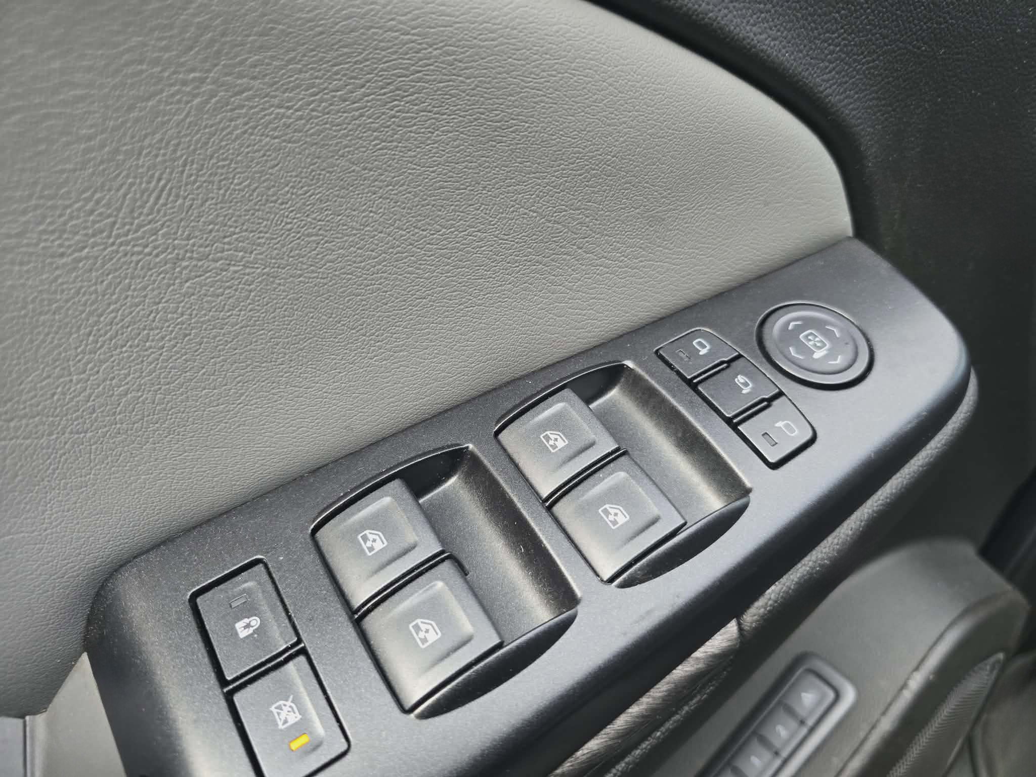 Used 2018 Chevrolet Suburban LT w/ Luxury Package image 12