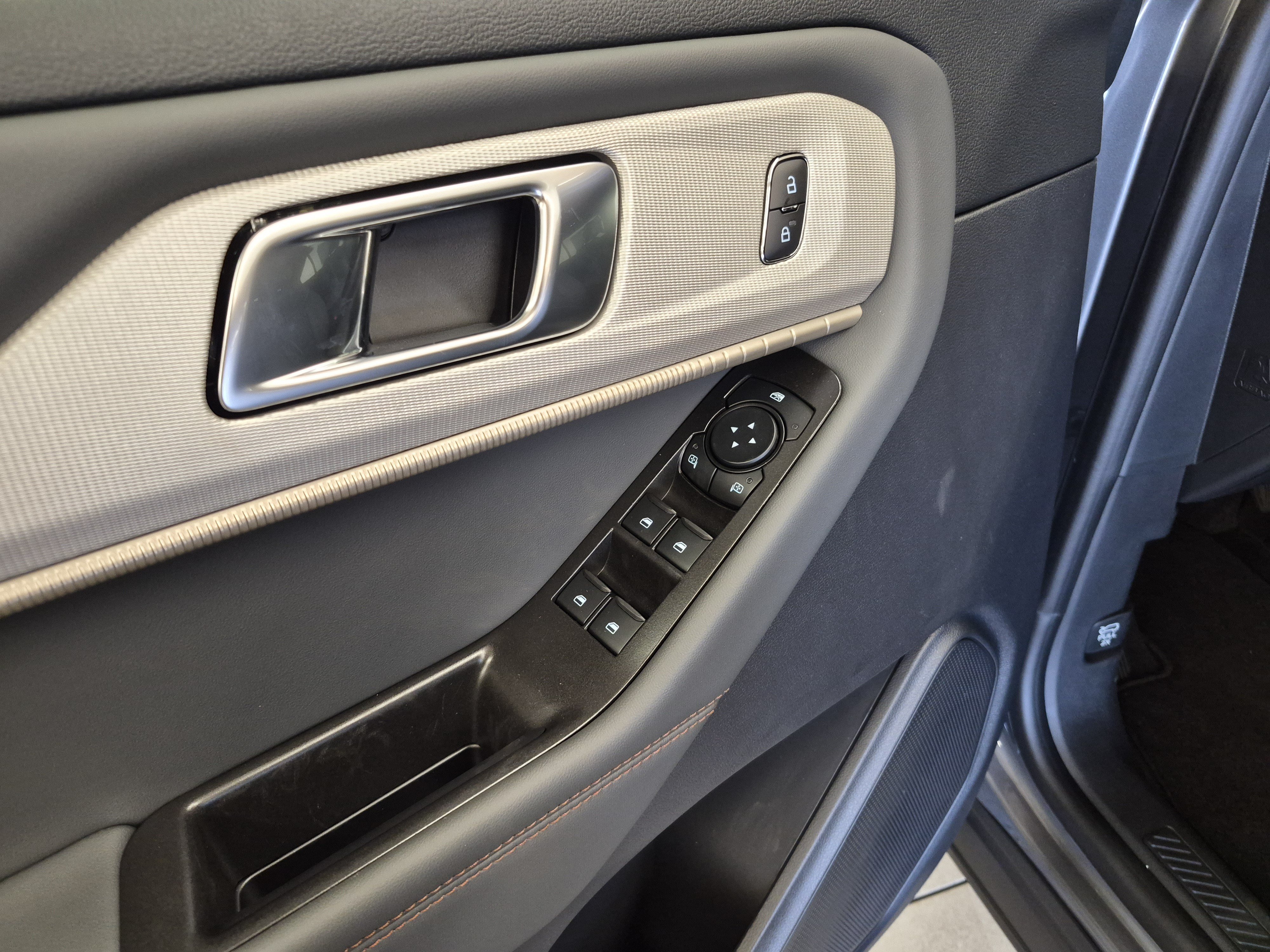 New 2027 Ford Explorer Active w/ Active Comfort Package RWD image 8