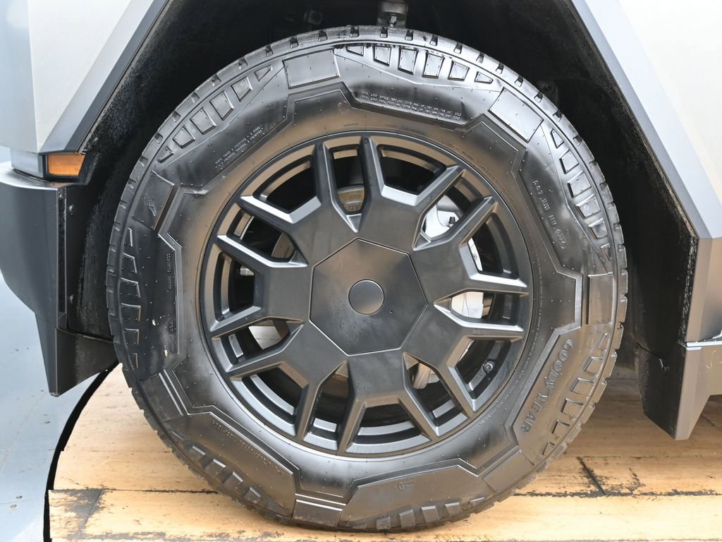 Used 2024 Tesla Cybertruck AWD Crew Cab image 10