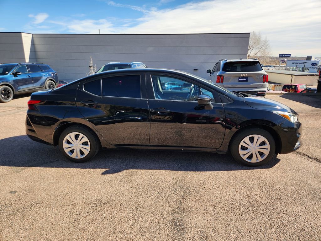 Used 2021 Nissan Versa SV image 4