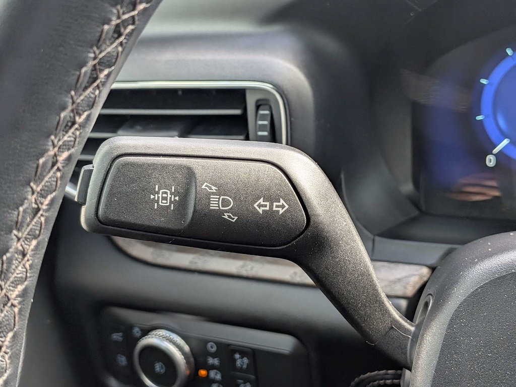 Used 2022 Ford Explorer Platinum w/ Technology Package AWD/4WD image 30