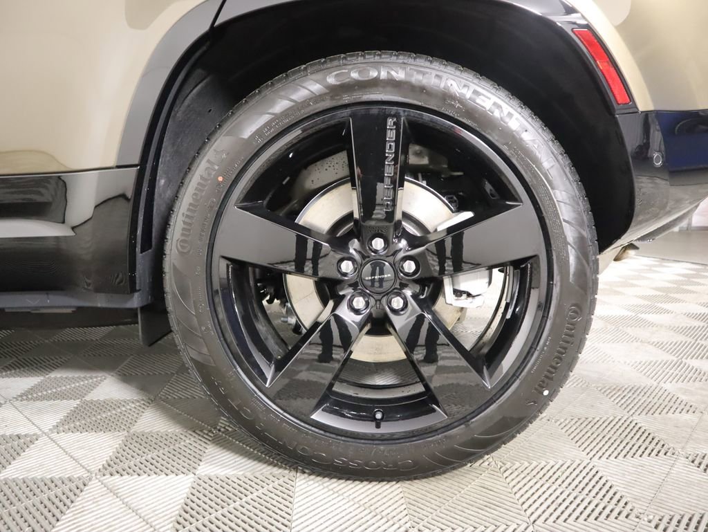 New 2026 Land Rover Defender 110 X-Dynamic SE image 32