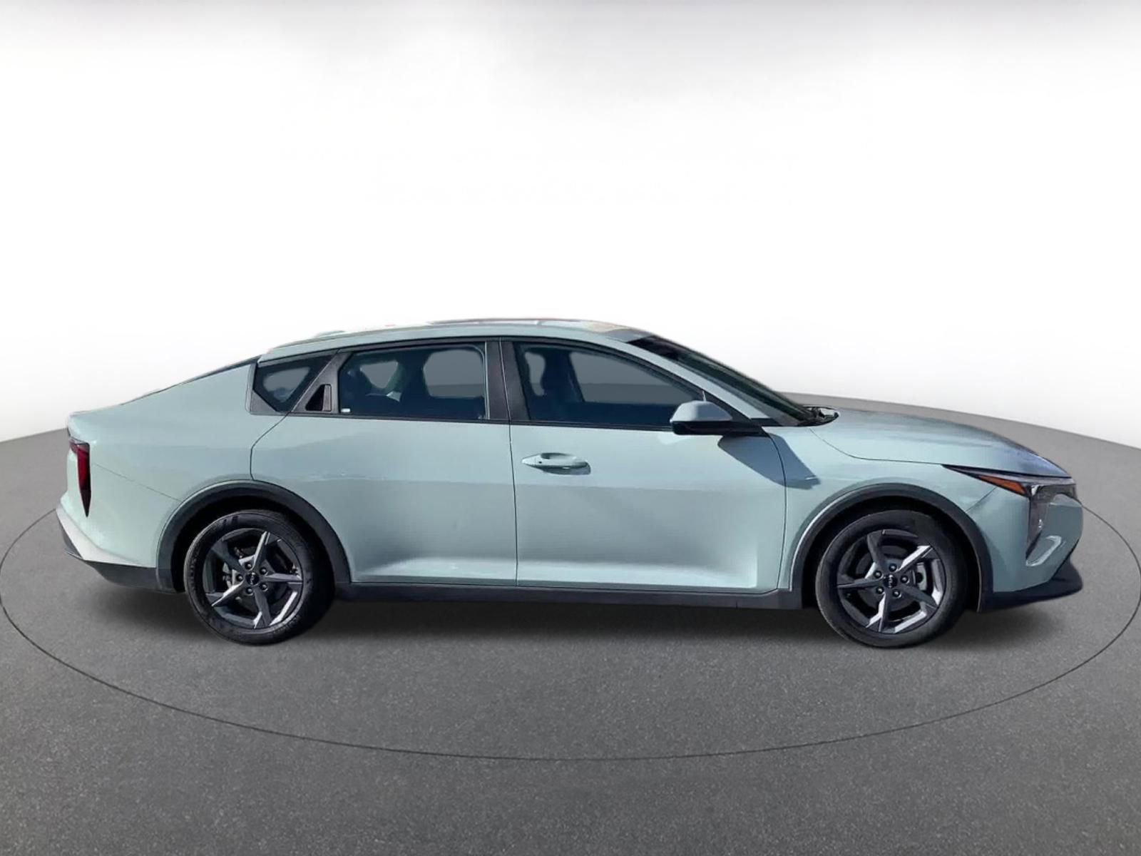 Used 2025 Kia K4 LXS image 16
