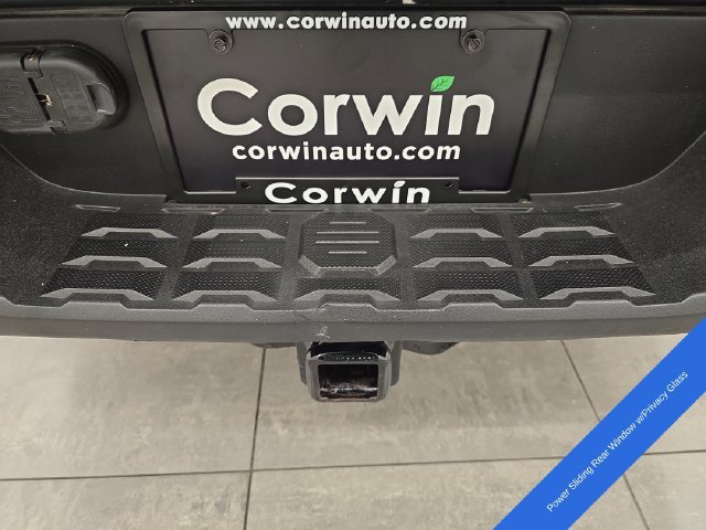 Used 2018 Toyota Tacoma SR5 AWD/4WD image 17