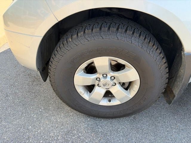 Used 2012 Nissan Frontier SV w/ SV Premium Utility Pkg AWD/4WD image 32