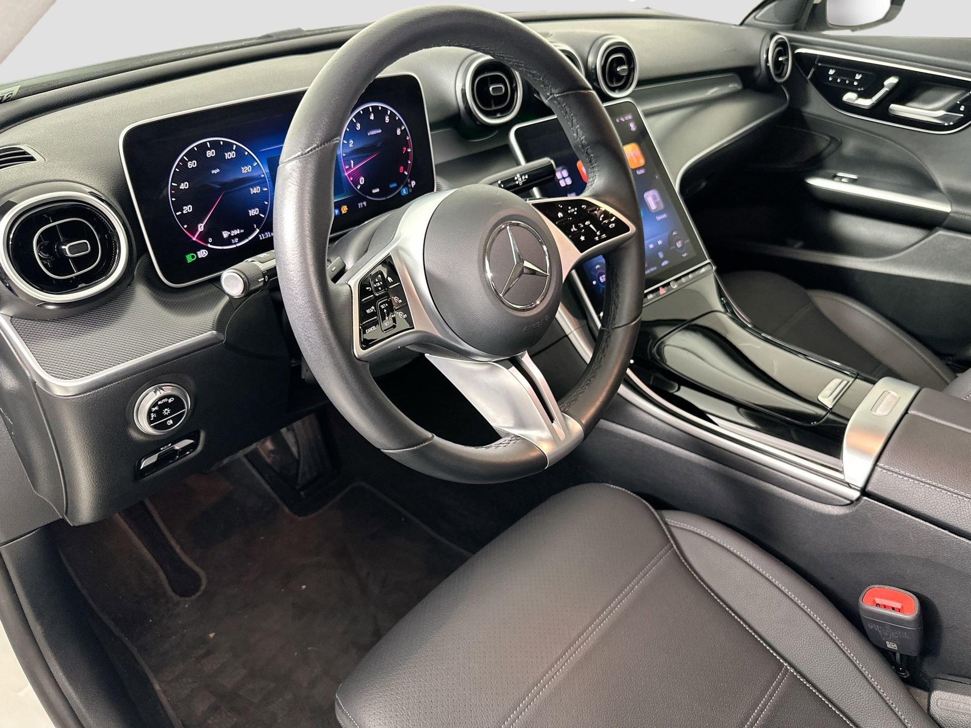 Used 2025 Mercedes-Benz C 300 Sedan image 11