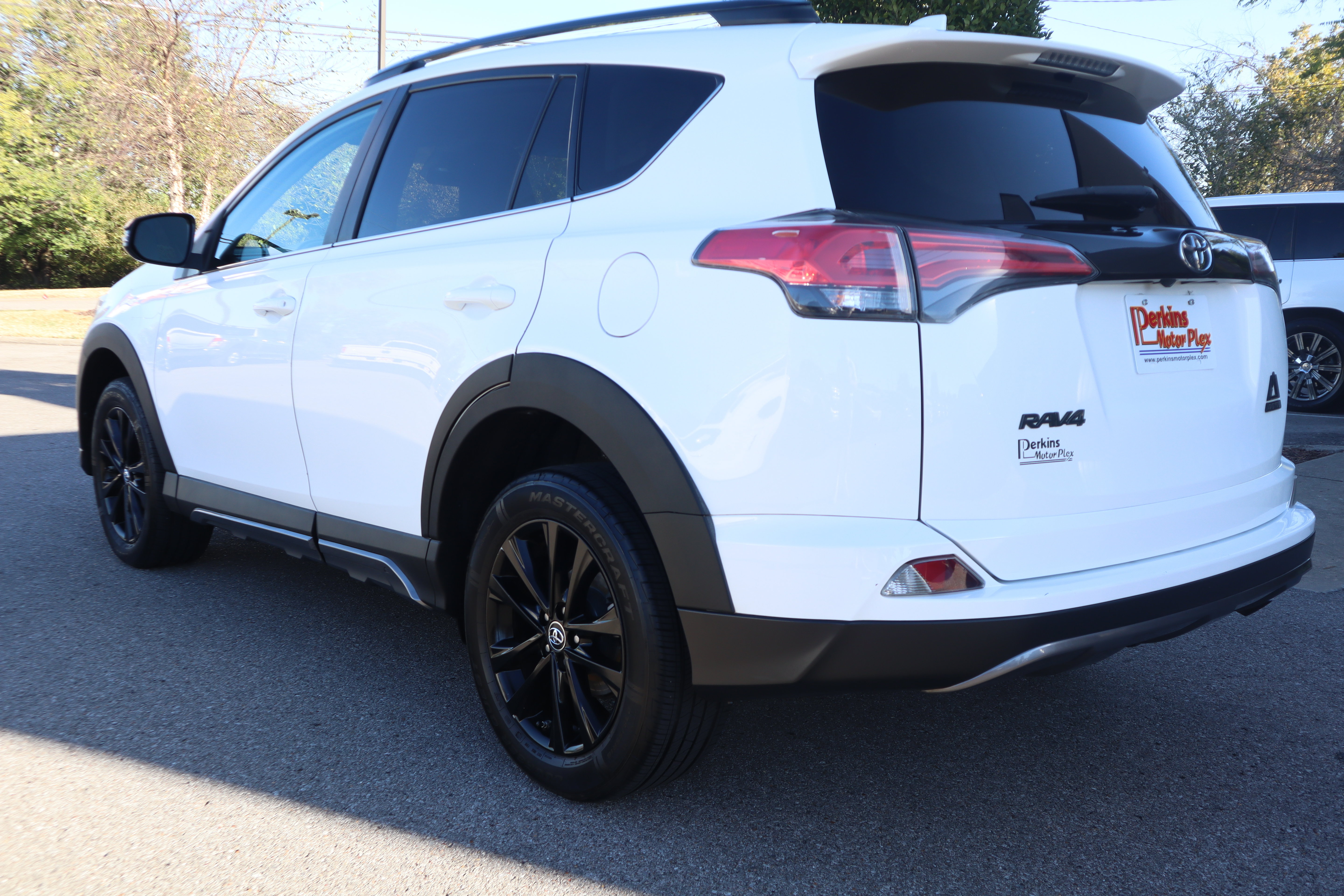 Used 2018 Toyota RAV4 XLE AWD/4WD image 9