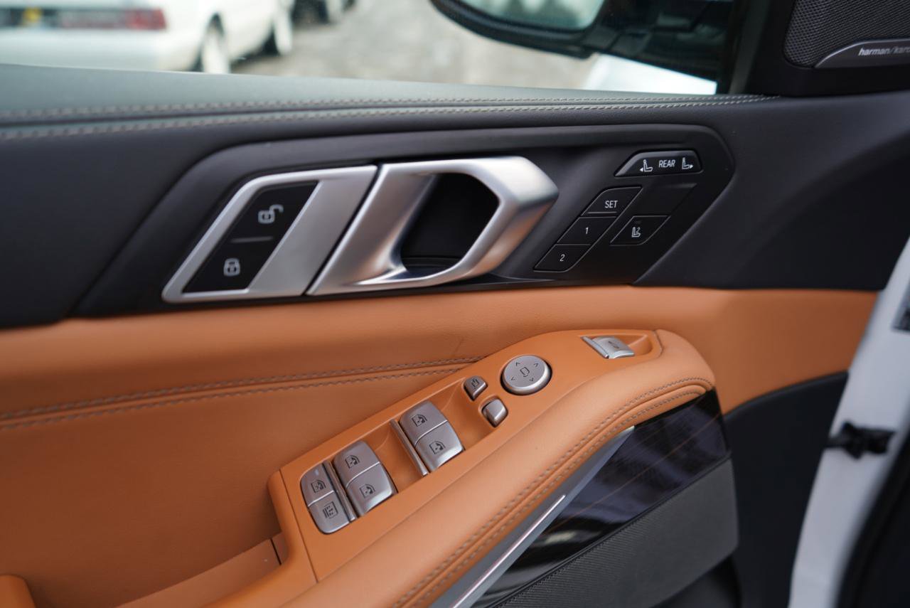 Used 2025 BMW X7 xDrive40i w/ M Sport Package image 25