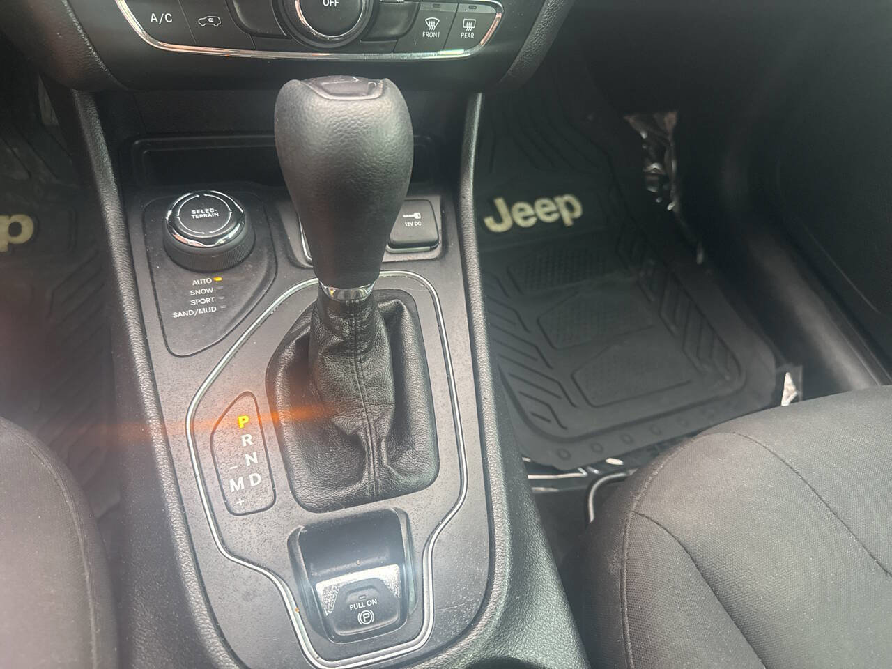 Used 2020 Jeep Cherokee Latitude w/ Cold Weather Group image 44