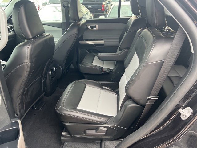 Used 2023 Ford Explorer XLT w/ Equipment Group 202A image 8