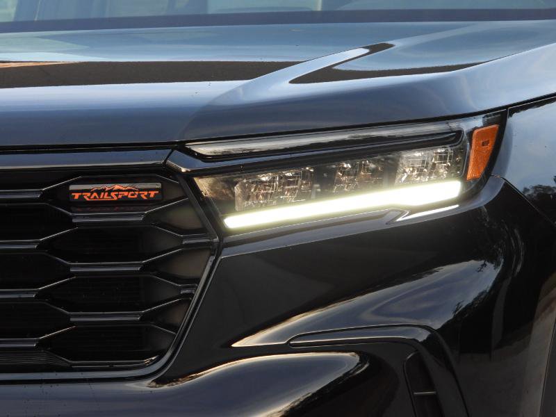 Used 2025 Honda Pilot TrailSport image 2