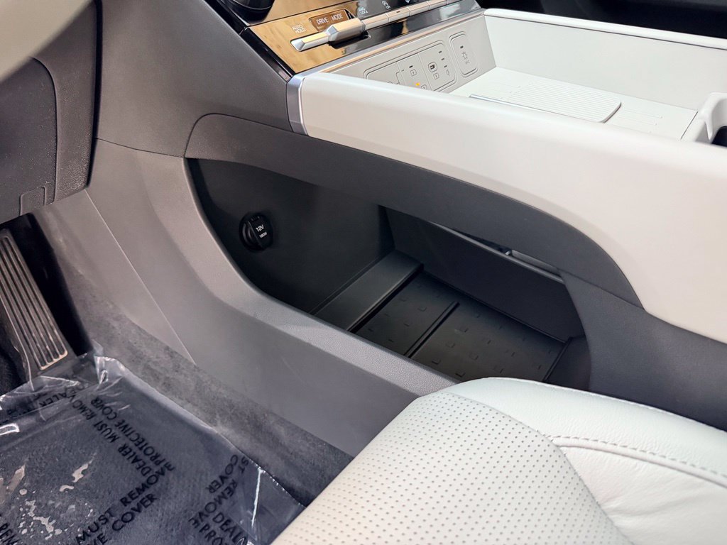 Certified 2024 Hyundai Santa Fe Limited AWD/4WD image 28