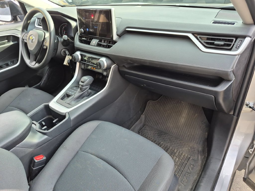 Used 2025 Toyota RAV4 LE AWD/4WD image 17