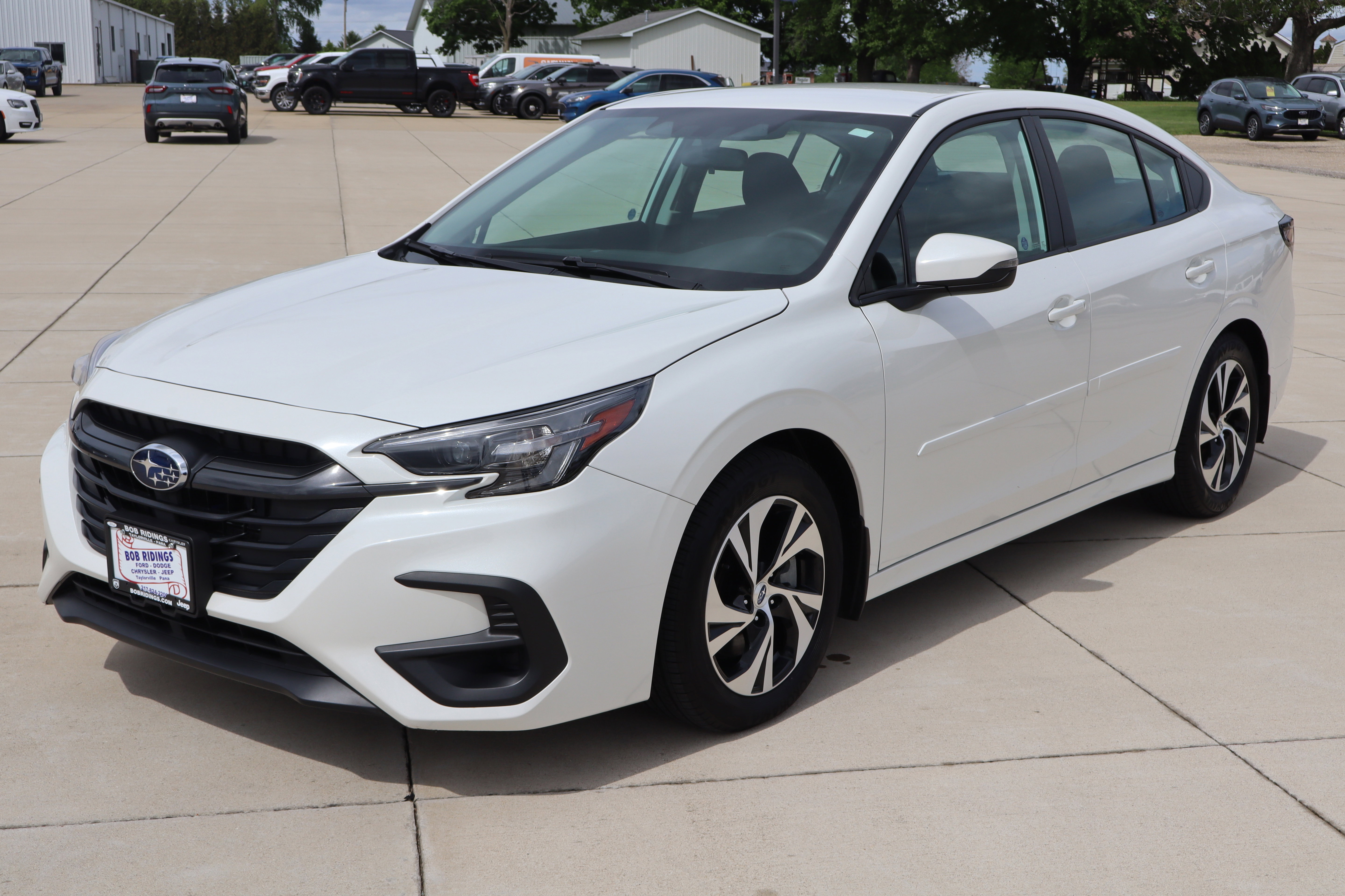 Used 2025 Subaru Legacy Premium AWD/4WD image 2