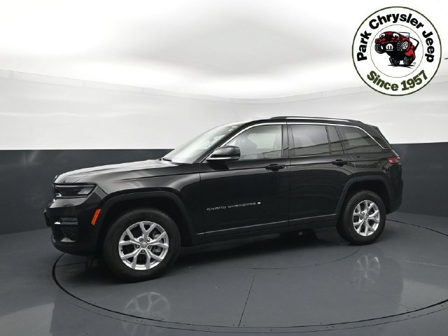 Used 2023 Jeep Grand Cherokee Limited w/ Luxury Tech Group II AWD/4WD image 2