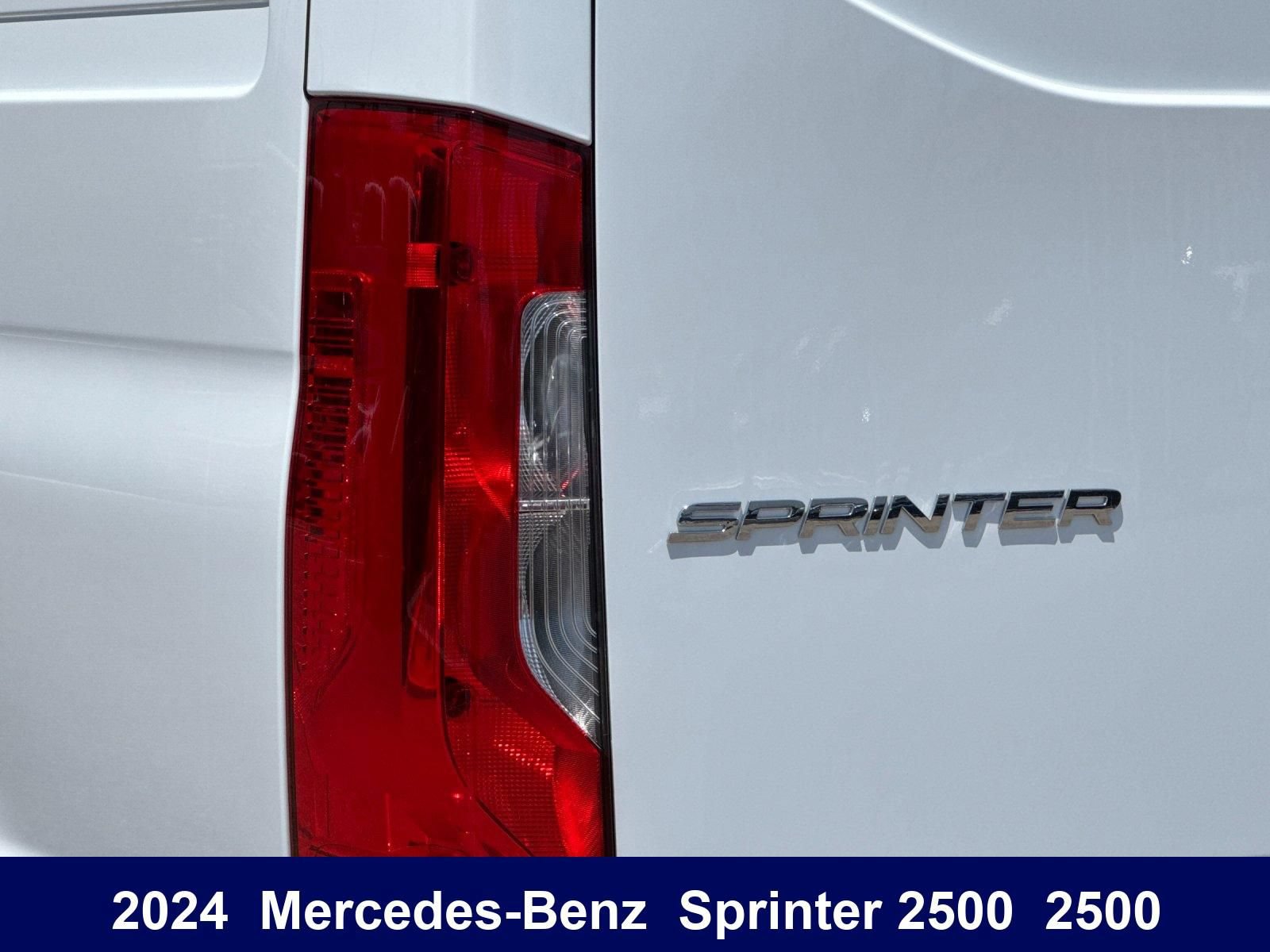 Used 2024 Mercedes-Benz Sprinter 2500 image 34